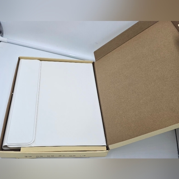 🆕Case w/Keyboard for iPad Pro 12" & Air 13  White *SEE Details on Compatibility - Picture 5 of 6